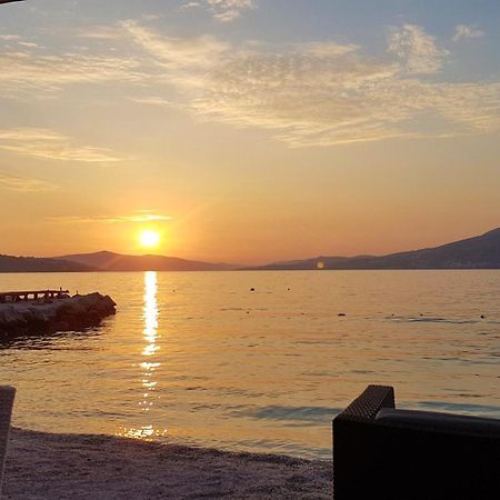 Apartment Okrug Gornji - Trogir With Sea View Exterior foto