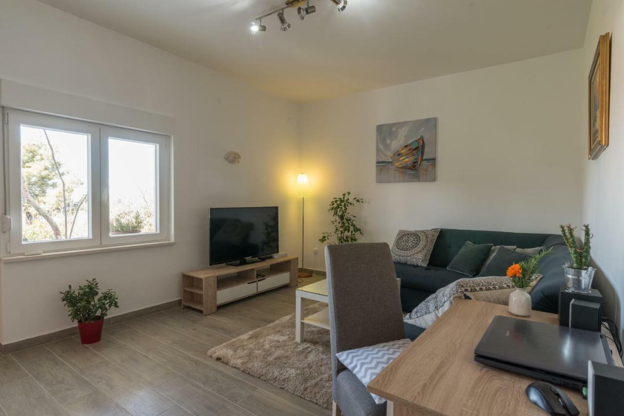 Apartment Okrug Gornji - Trogir With Sea View Exterior foto