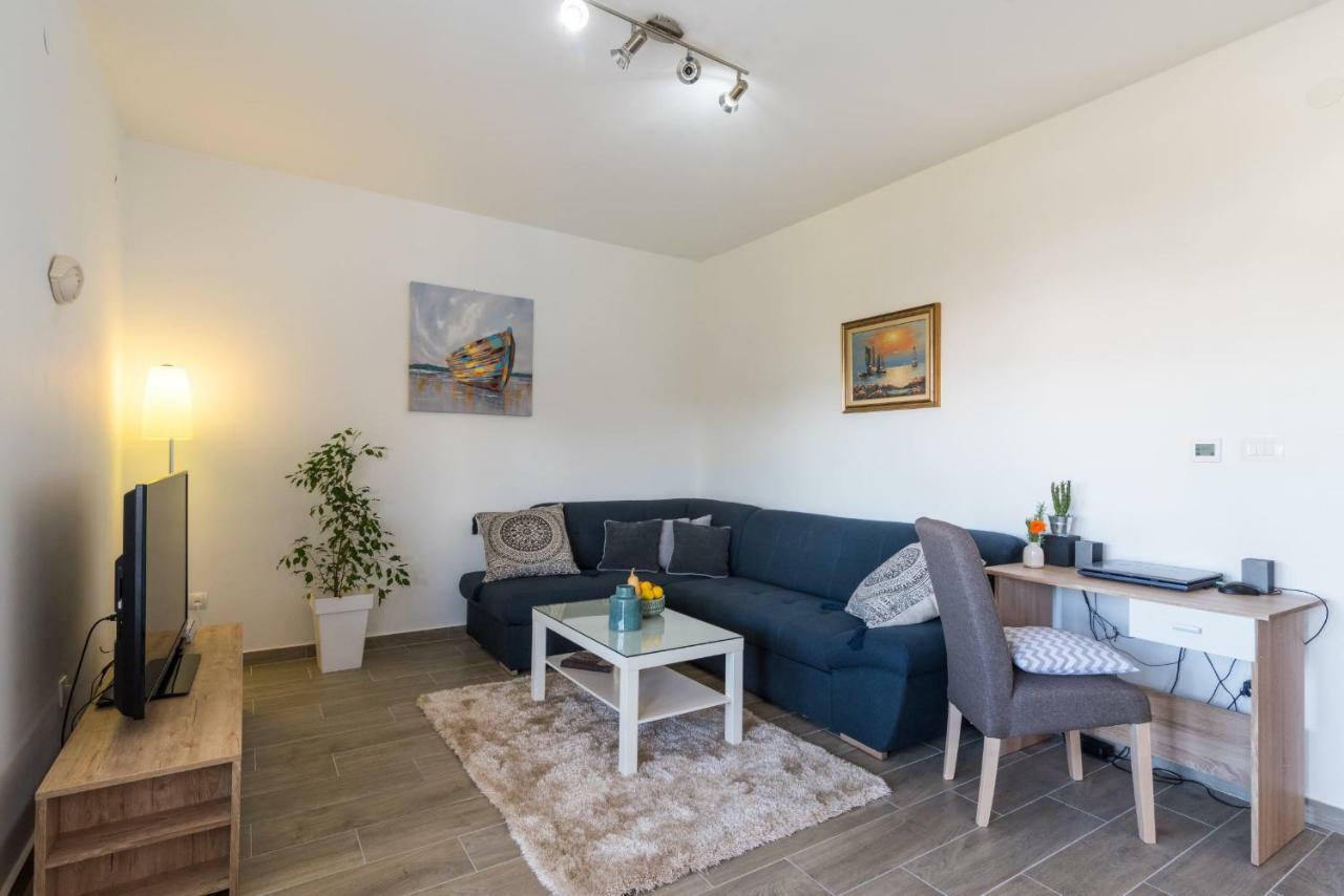 Apartment Okrug Gornji - Trogir With Sea View Exterior foto